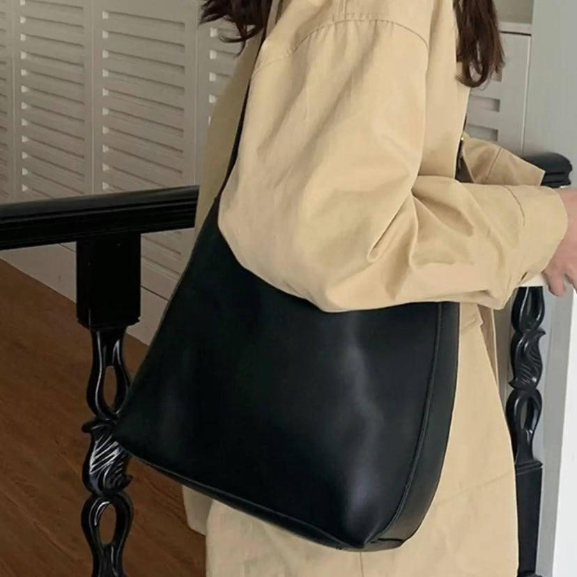 Julie's Timeless Charm | Elegant Leather Bag