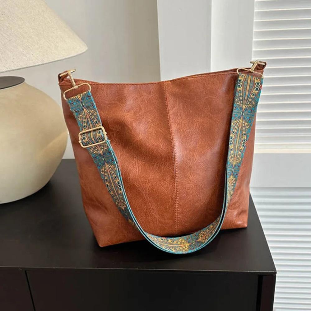 Chelsey’s Charm | Vintage Shoulder Bag